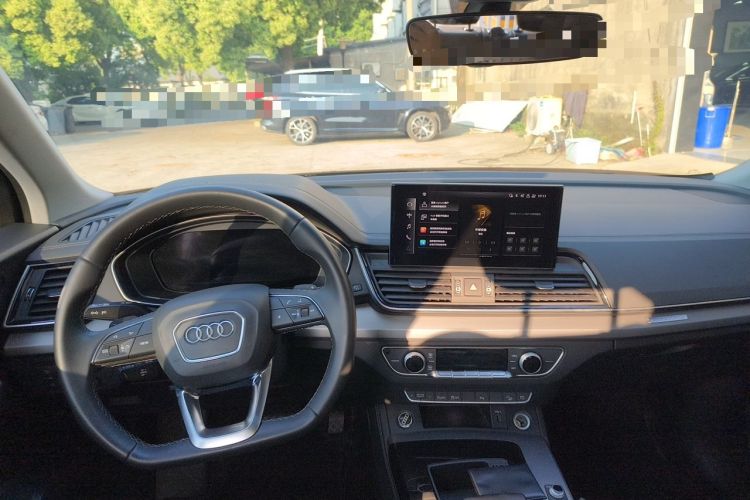 Used Audi Q5L 2022 40T Fashionable and Dynamic Model Center Console