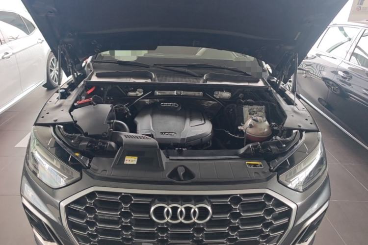 Used Audi Q5L 2022 Updated 45T Luxury Dynamic Version Engine Bay