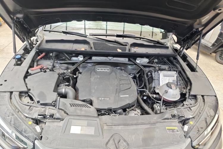 Used Audi Q5L 2022 40T Luxury Dynamic Model Engine Bay
