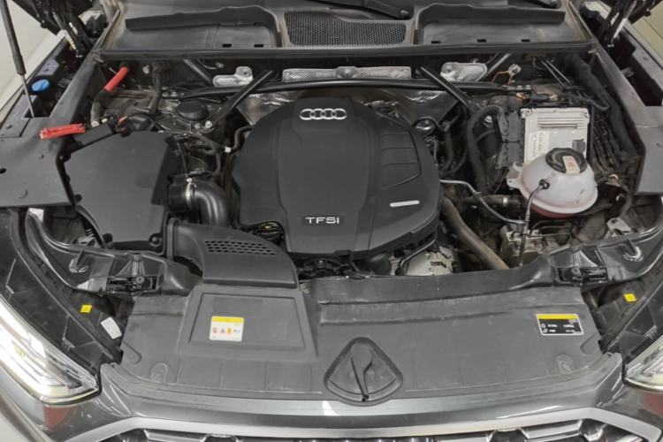 Used Audi Q5L 2022 40T Luxury Dynamic Model Engine Bay
