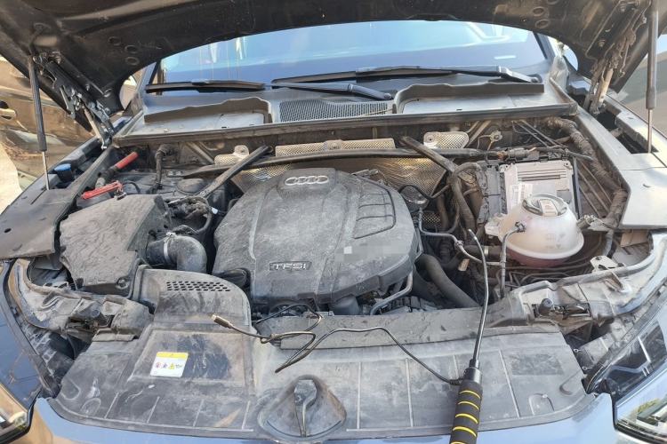 Used Audi Q5L 2022 40T Fashionable and Dynamic Model Engine Bay