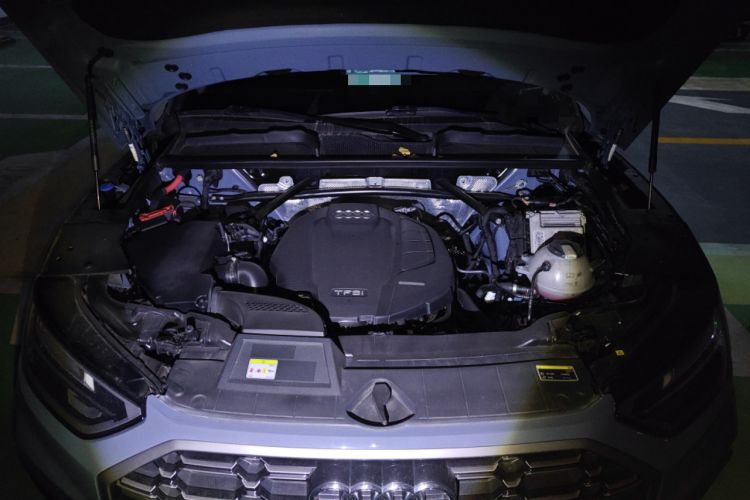 Used Audi Q5L 2022 40T RS Package Performance Model Engine Bay