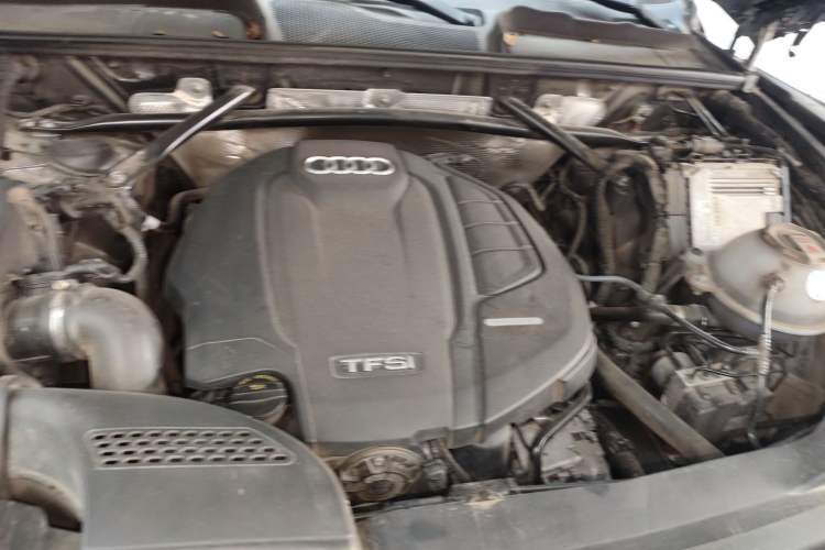 Used Audi Q5L 2022 40T Luxury Dynamic Model Engine Bay