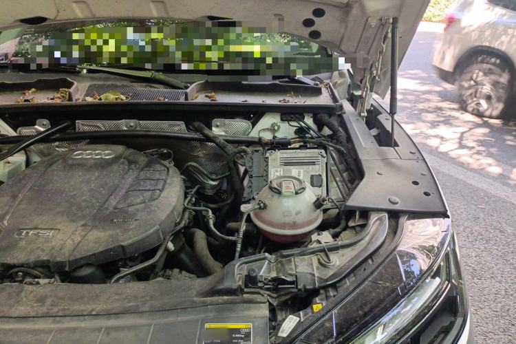 Used Audi Q5L 2022 40T RS Package Performance Model Engine Bay Left