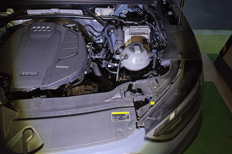 Used Audi Q5L 2022 40T RS Package Performance Model Engine Bay Left