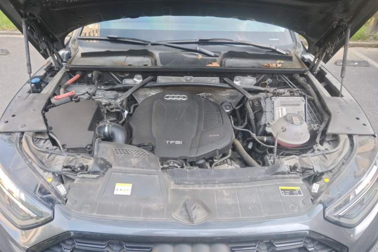Used Audi Q5L 2022 40T Fashionable and Dynamic Model Engine Bay