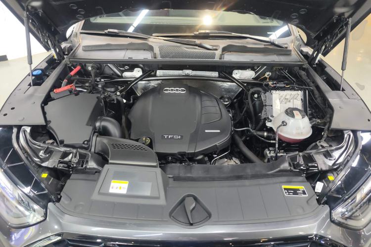 Used Audi Q5L 2022 45T Luxury Dynamic Model Engine Bay