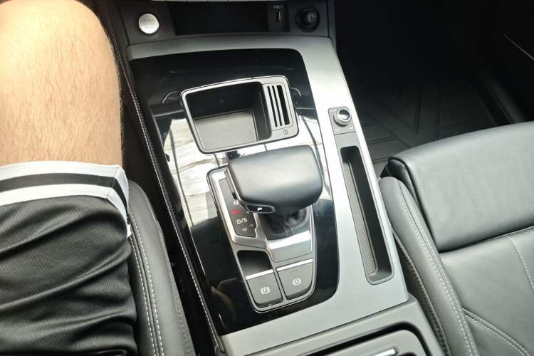 Used Audi Q5L 2022 40T Luxury Dynamic Model Gear Lever