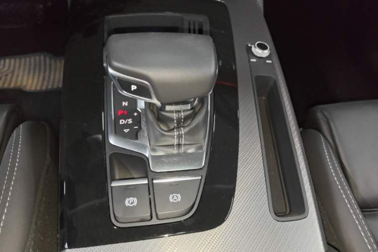 Used Audi Q5L 2022 40T Luxury Dynamic Model Gear Lever