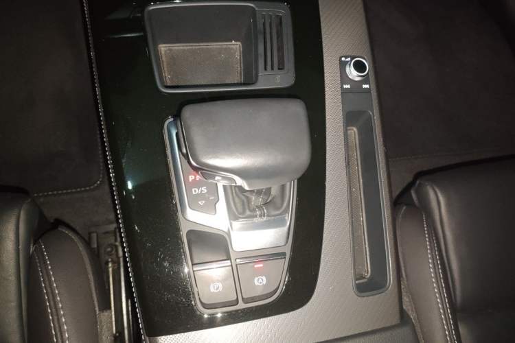 Used Audi Q5L 2022 Updated 40T Luxury Dynamic Edition Gear Lever