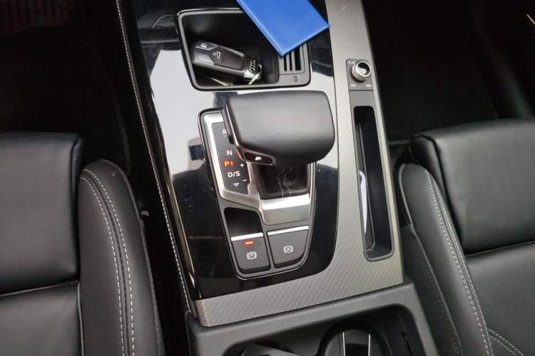 Used Audi Q5L 2022 Updated 45T Luxury Dynamic Version Gear Lever