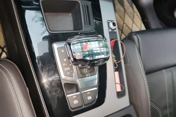 Used Audi Q5L 2022 40T Fashionable and Dynamic Model Gear Lever