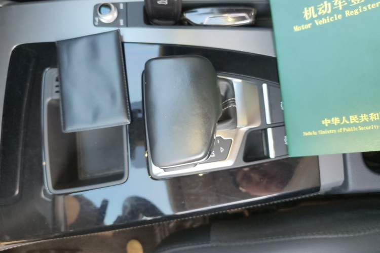 Used Audi Q5L 2022 40T Fashionable and Dynamic Model Gear Lever