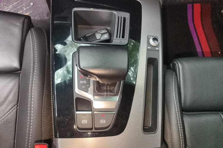Used Audi Q5L 2022 40T Luxury Dynamic Model Gear Lever