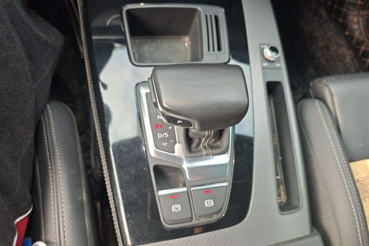 Used Audi Q5L 2022 40T Luxury Dynamic Model Gear Lever