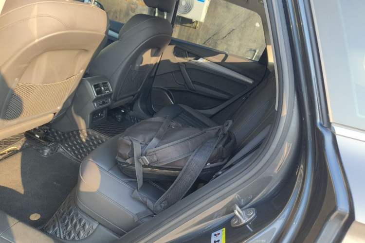 Used Audi Q5L 2022 40T Fashionable and Dynamic Model Left Rear Seat
