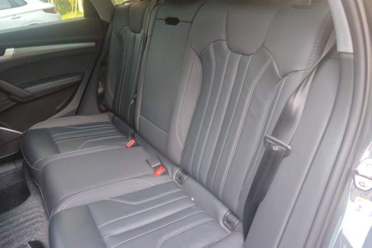 Used Audi Q5L 2022 40T Fashionable and Dynamic Model Left Rear Seat