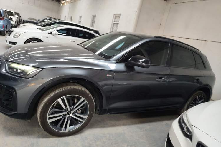 Used Audi Q5L 2022 40T Luxury Dynamic Model Left Side