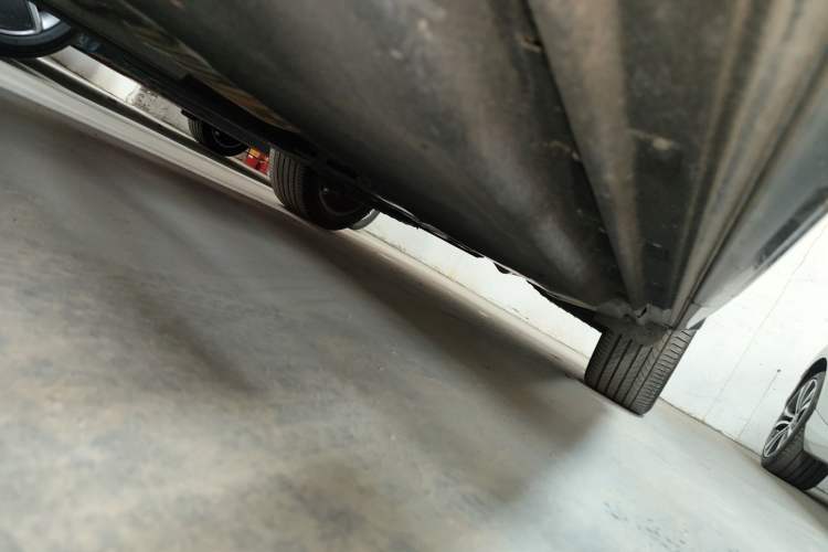Used Audi Q5L 2022 40T Luxury Dynamic Model Left Side Sill