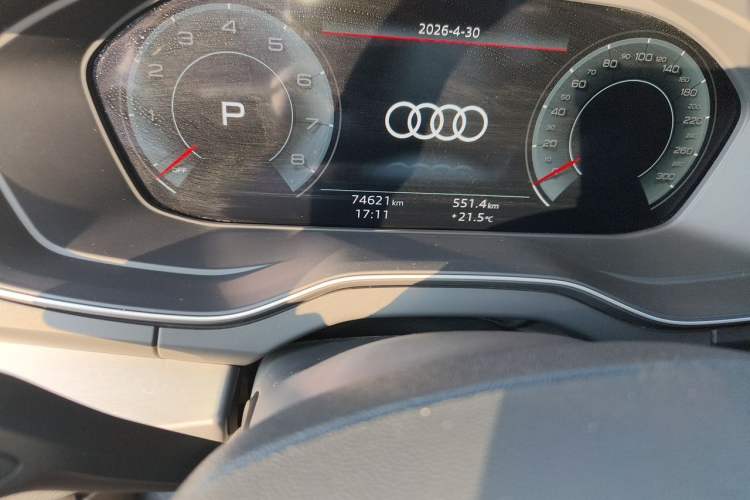 Used Audi Q5L 2022 40T Fashionable and Dynamic Model Odometer Close Up