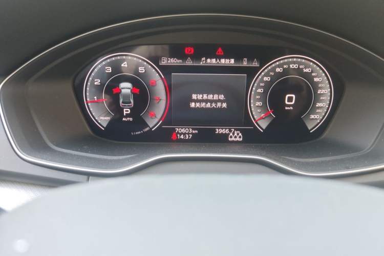 Used Audi Q5L 2022 40T Fashionable and Dynamic Model Odometer Close Up