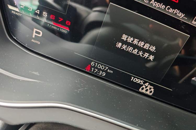 Used Audi Q5L 2022 40T Luxury Dynamic Model Odometer Close Up