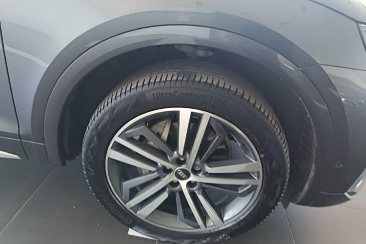 Used Audi Q5L 2022 Updated 45T Luxury Dynamic Version Right Front Wheel Hub