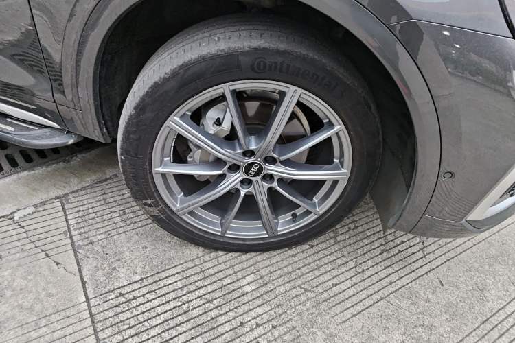 Used Audi Q5L 2022 Updated 45T Luxury Dynamic Version Right Front Wheel Hub