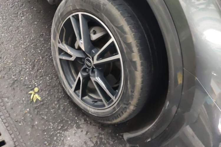 Used Audi Q5L 2022 40T Fashionable and Dynamic Model Right Front Wheel Hub