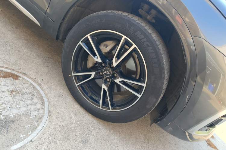 Used Audi Q5L 2022 40T Fashionable and Dynamic Model Right Front Wheel Hub