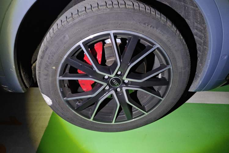 Used Audi Q5L 2022 40T RS Package Performance Model Right Front Wheel Hub