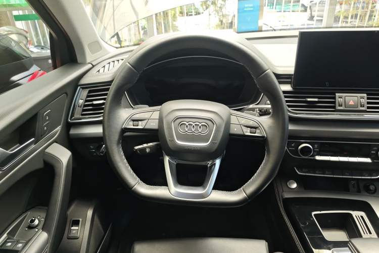 Used Audi Q5L 2022 40T Luxury Dynamic Model Steering Wheel