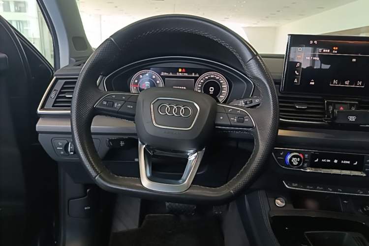 Used Audi Q5L 2022 Updated 45T Luxury Dynamic Version Steering Wheel