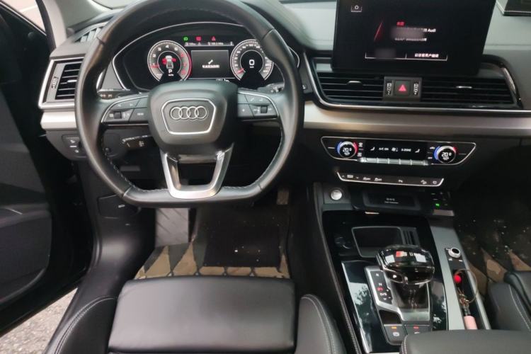 Used Audi Q5L 2022 40T Fashionable and Dynamic Model Steering Wheel