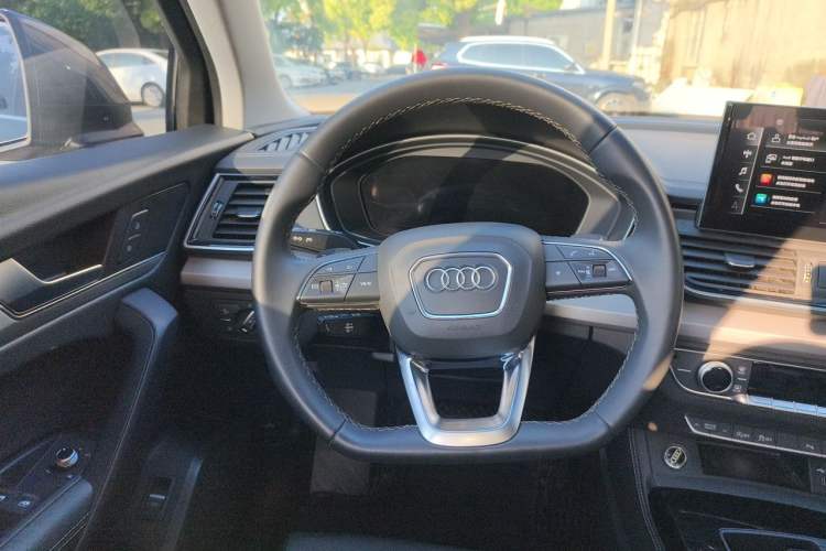 Used Audi Q5L 2022 40T Fashionable and Dynamic Model Steering Wheel