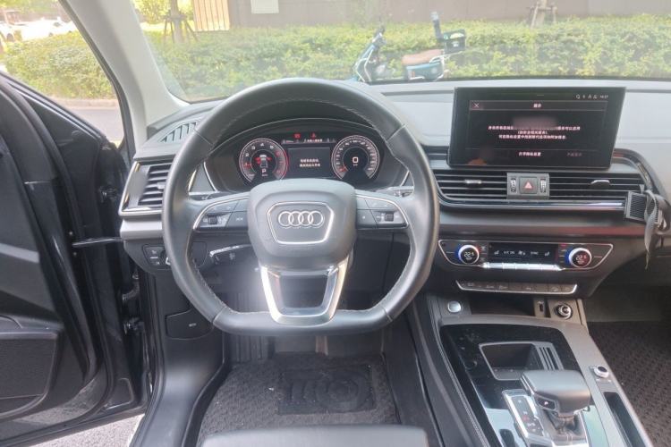 Used Audi Q5L 2022 40T Fashionable and Dynamic Model Steering Wheel