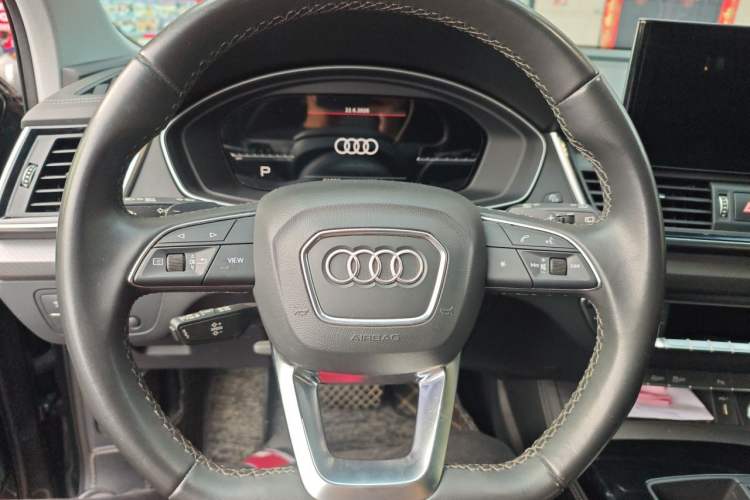 Used Audi Q5L 2022 40T Luxury Dynamic Model Steering Wheel