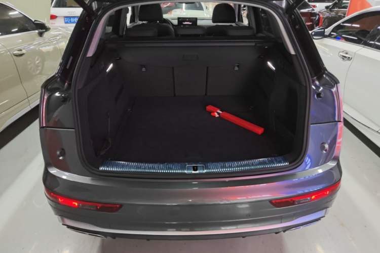 Used Audi Q5L 2022 40T Luxury Dynamic Model Trunk