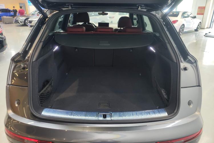 Used Audi Q5L 2022 45T Luxury Dynamic Model Trunk