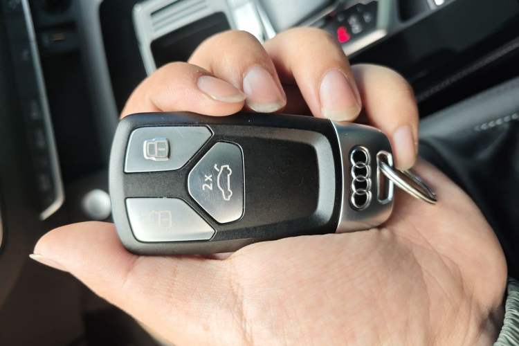 Used Audi Q5L 2022 40T Luxury Dynamic Model Vehicle Key