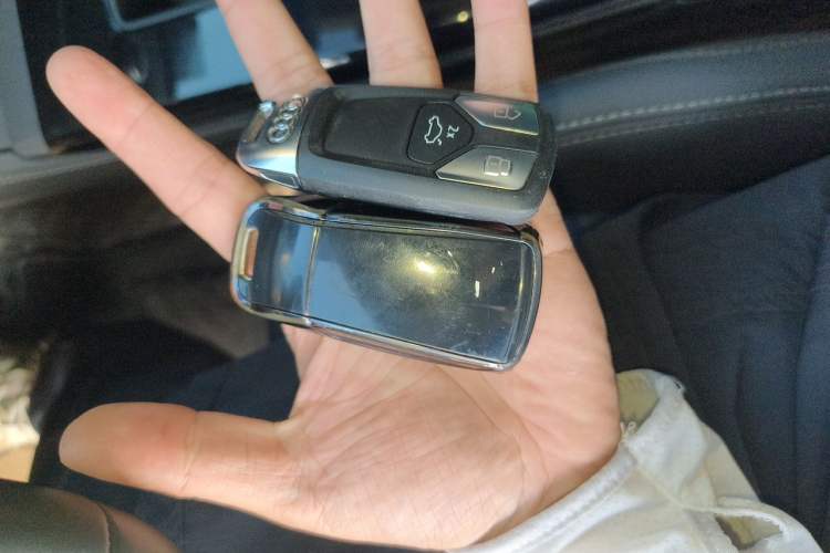 Used Audi Q5L 2022 40T Fashionable and Dynamic Model Vehicle Key