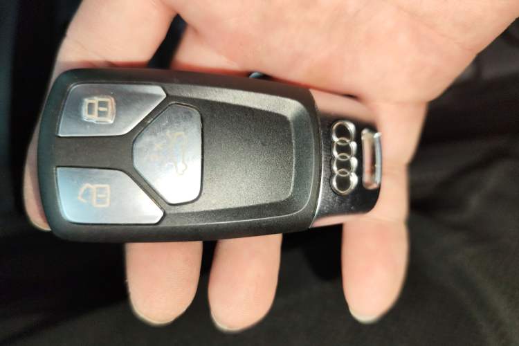 Used Audi Q5L 2022 40T Luxury Dynamic Model Vehicle Key