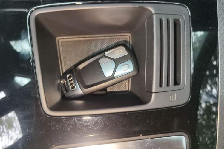 Used Audi Q5L 2022 40T Luxury Dynamic Model Vehicle Key