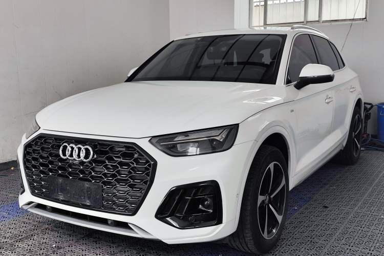 Used Audi Q5L 2022 40T Luxury Dynamic Model Guazi used car, China used car export, Used car for sale, Used cars, Cheapest cars for sale