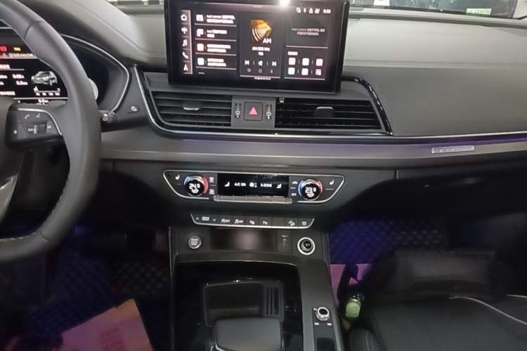 Used Audi Q5L 2022 Updated 40T Luxury Dynamic Edition Audio And AC Panel