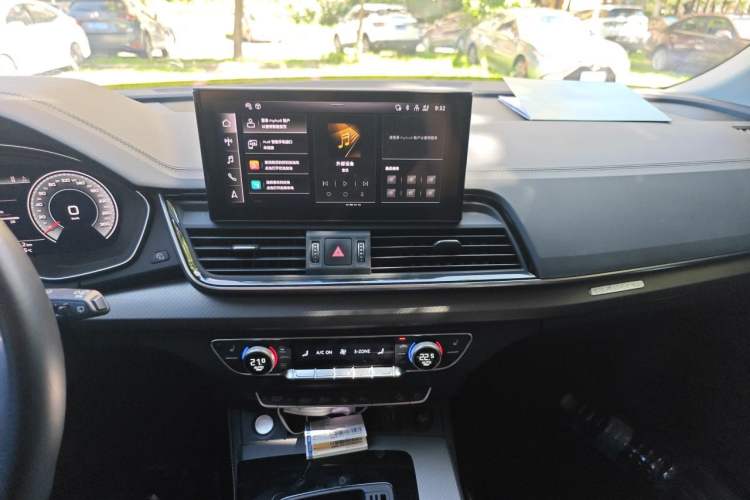 Used Audi Q5L 2022 40T Luxury Dynamic Model Audio And AC Panel