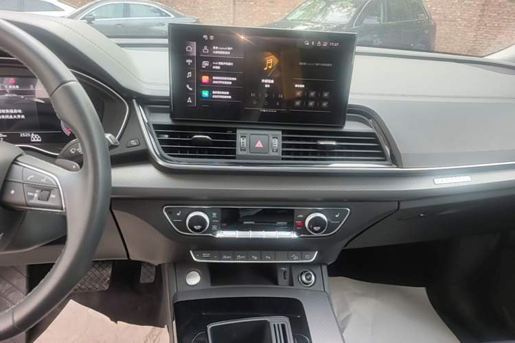 Used Audi Q5L 2022 Updated 40T Luxury Dynamic Edition Audio And AC Panel
