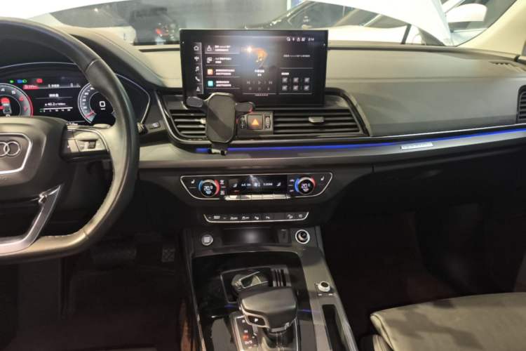 Used Audi Q5L 2022 Updated 40T Luxury Dynamic Edition Audio And AC Panel