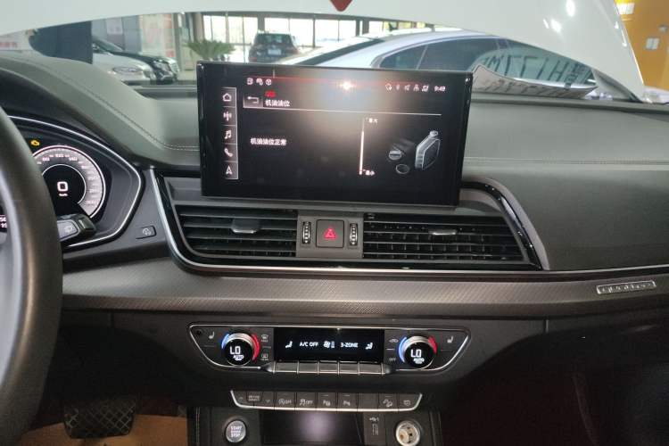 Used Audi Q5L 2022 Updated 40T Luxury Dynamic Edition Audio And AC Panel