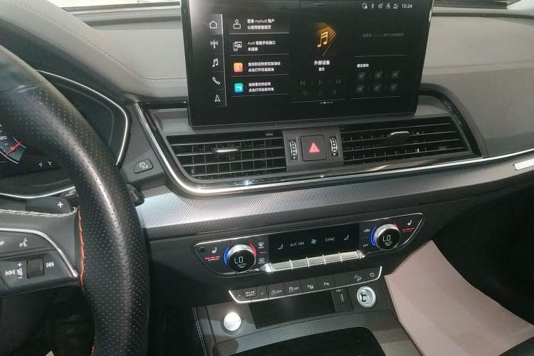 Used Audi Q5L 2022 Updated 40T Luxury Dynamic Edition Audio And AC Panel